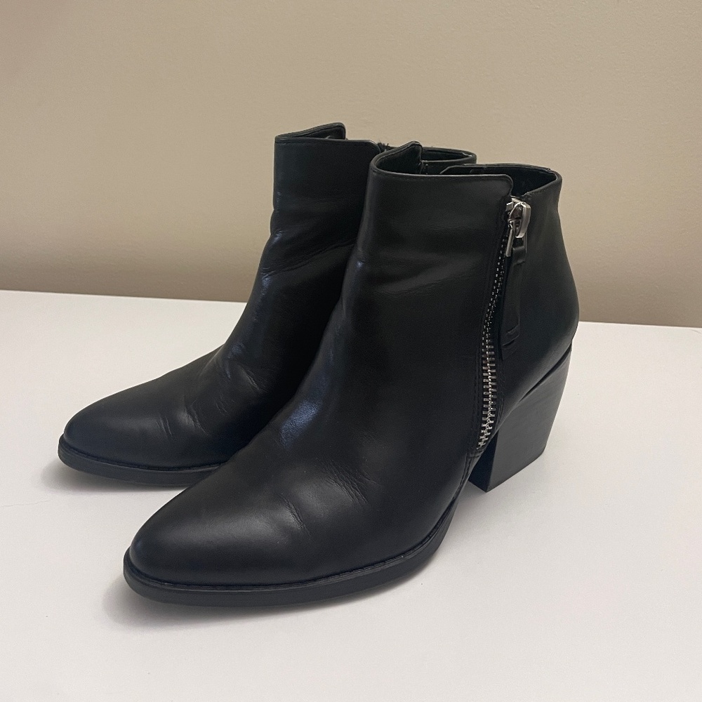 Naturalizer Women's Short Leather Boot